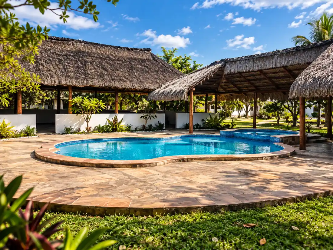 Piscina e áreas exteriores da Villa Mahaque Complex